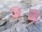 Preview: Ohrstecker hellrosa Würfel Quadrat Crushed Ice